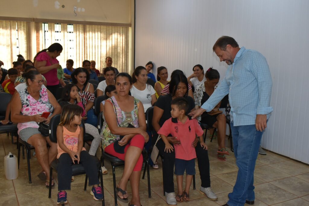 Em reunião, prefeito Donizete Viaro discute a funcionalidade dos programas em execução no CRAS