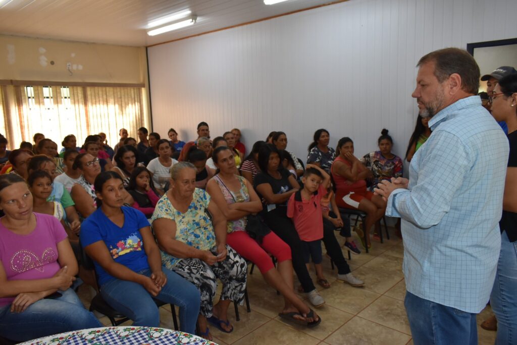 Em reunião, prefeito Donizete Viaro discute a funcionalidade dos programas em execução no CRAS