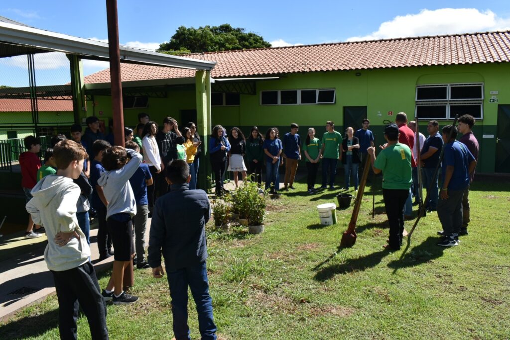 Prefeitura de Paranhos atende pedido do Grêmio Estudantil da Escola Estadual Santiago Benites