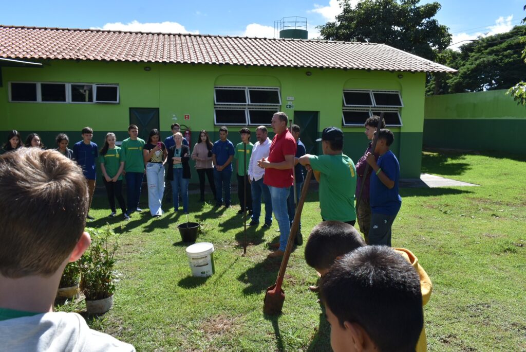 Prefeitura de Paranhos atende pedido do Grêmio Estudantil da Escola Estadual Santiago Benites