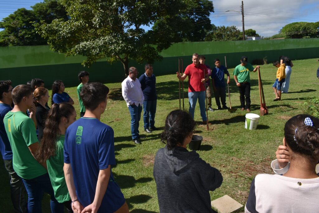 Prefeitura de Paranhos atende pedido do Grêmio Estudantil da Escola Estadual Santiago Benites