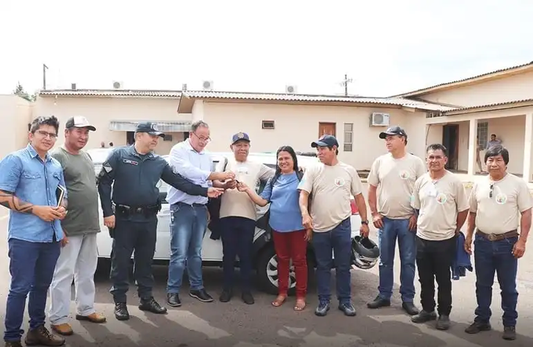 Prefeitura e Polícia Militar entregam viaturas para o Conselho Comunitário de Segurança Indígena das aldeias Amambai e Limão Verde