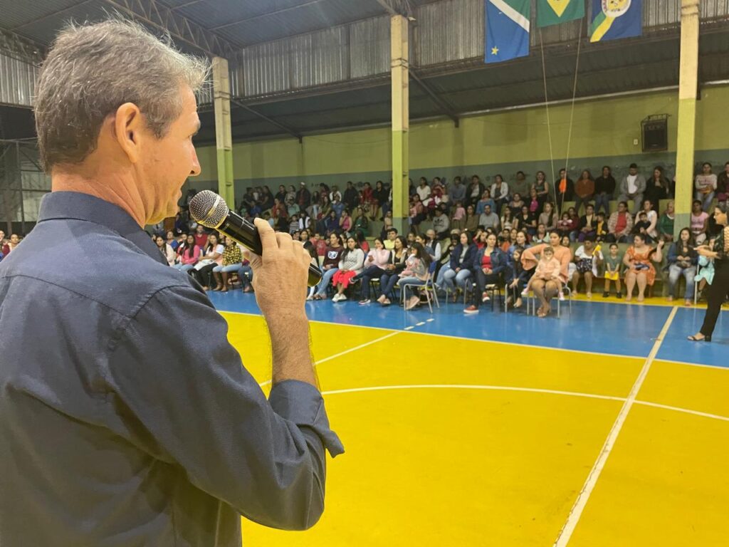 Escola Municipal Dr. Mitsuro Saito entrega boletins dos alunos e realiza homenagem às mães em Paranhos