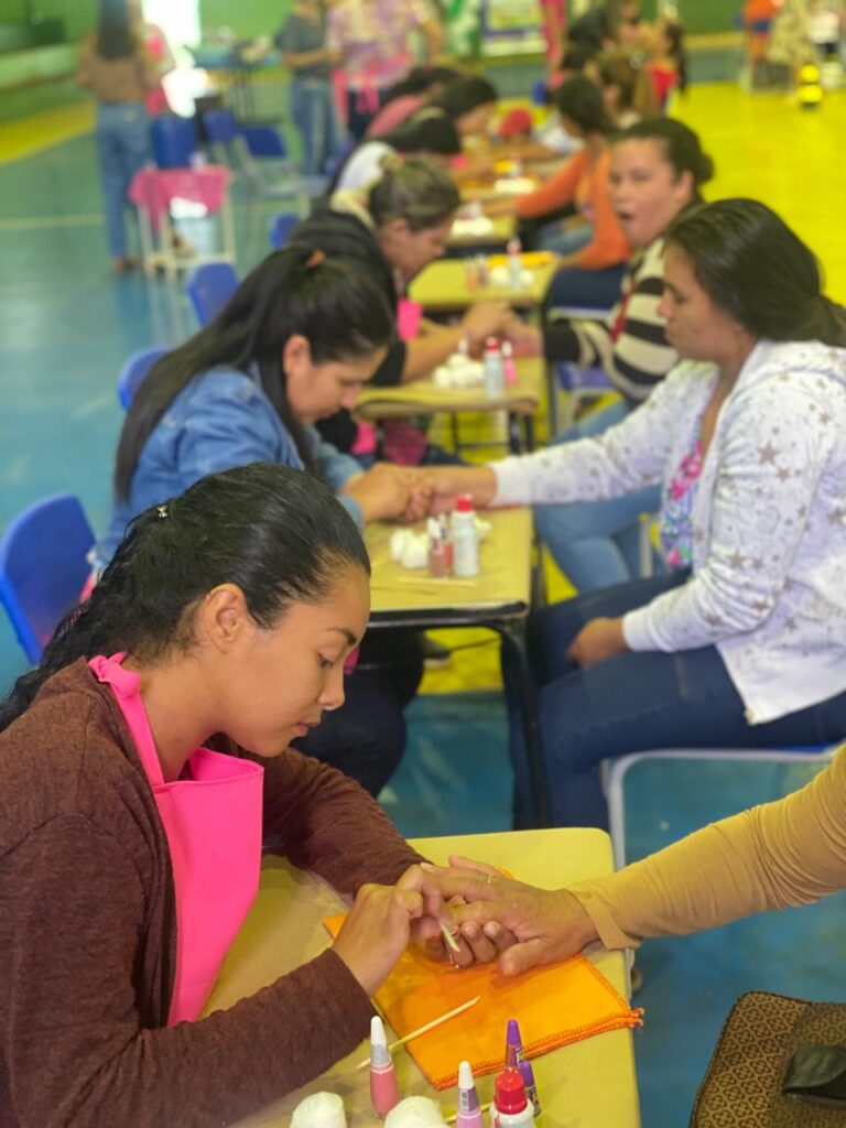 Prefeitura de Paranhos realiza Ação Social alusiva ao Dia das Mães