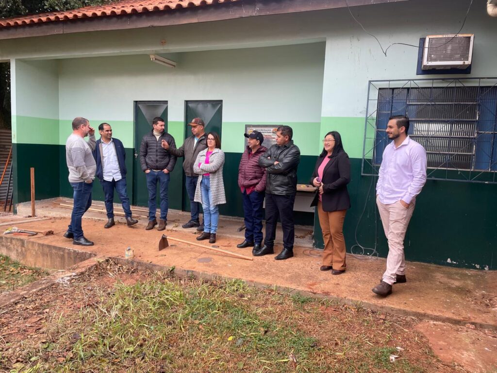 Prefeito e autoridades municipais visitam obras da Escola Municipal Vereador Ivo Ilmo Wachsmann