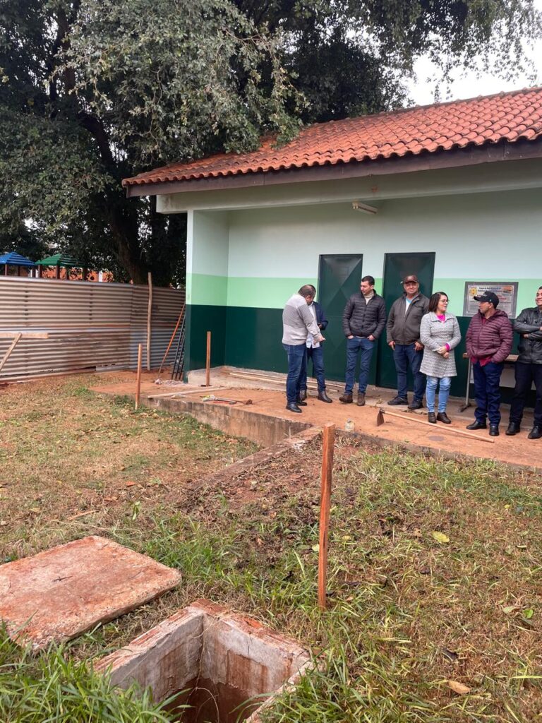 Prefeito e autoridades municipais visitam obras da Escola Municipal Vereador Ivo Ilmo Wachsmann