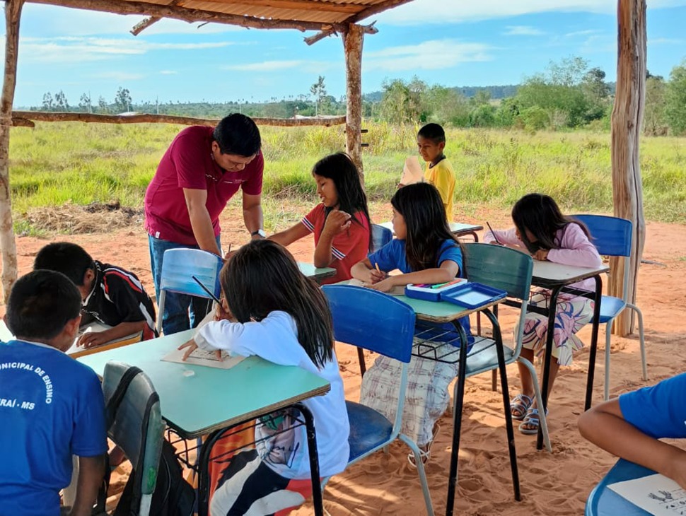 Educação de Naviraí leva projeto de contação de histórias aos alunos da comunidade indígena Kurupi