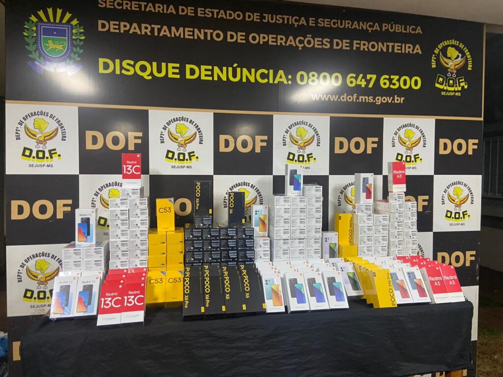 Mais de 200 celulares são apreendidos pelo DOF em carroceria de carreta em Caarapó