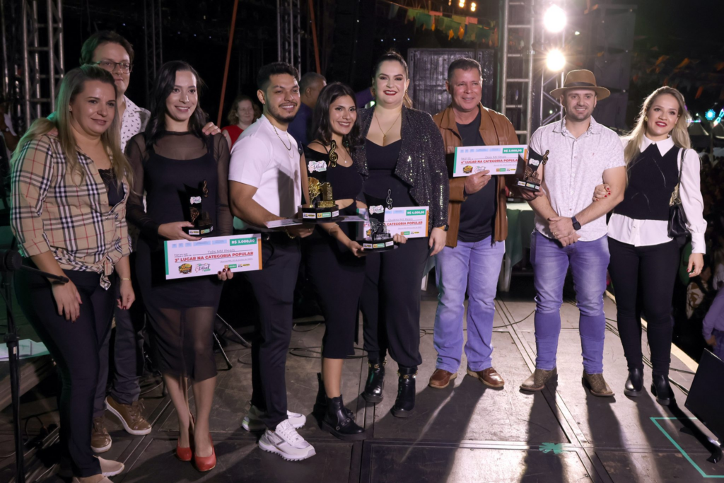 Prefeitura de Naviraí premia os vencedores dos Festivais de Música Popular, Sertaneja e Kids 2024