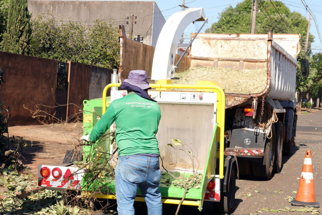 Prefeitura de Naviraí recebe trituradores de galhos para reforço na limpeza das vias públicas