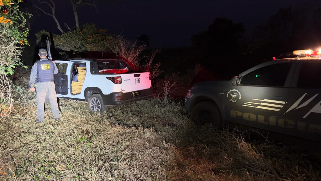 Veículo furtado em Minas Gerais é recuperado pelo DOF com mais de 300 quilos de maconha em Tacuru