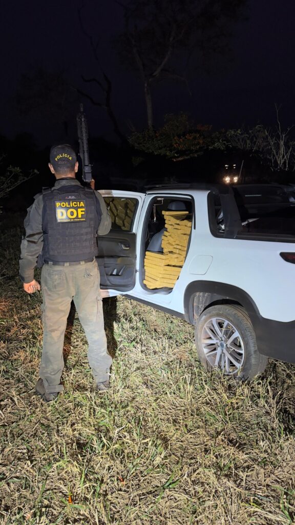 Veículo furtado em Minas Gerais é recuperado pelo DOF com mais de 300 quilos de maconha em Tacuru