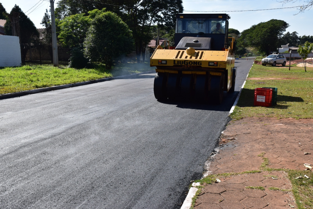 Recapeamento de 100 quadras prossegue em Iguatemi