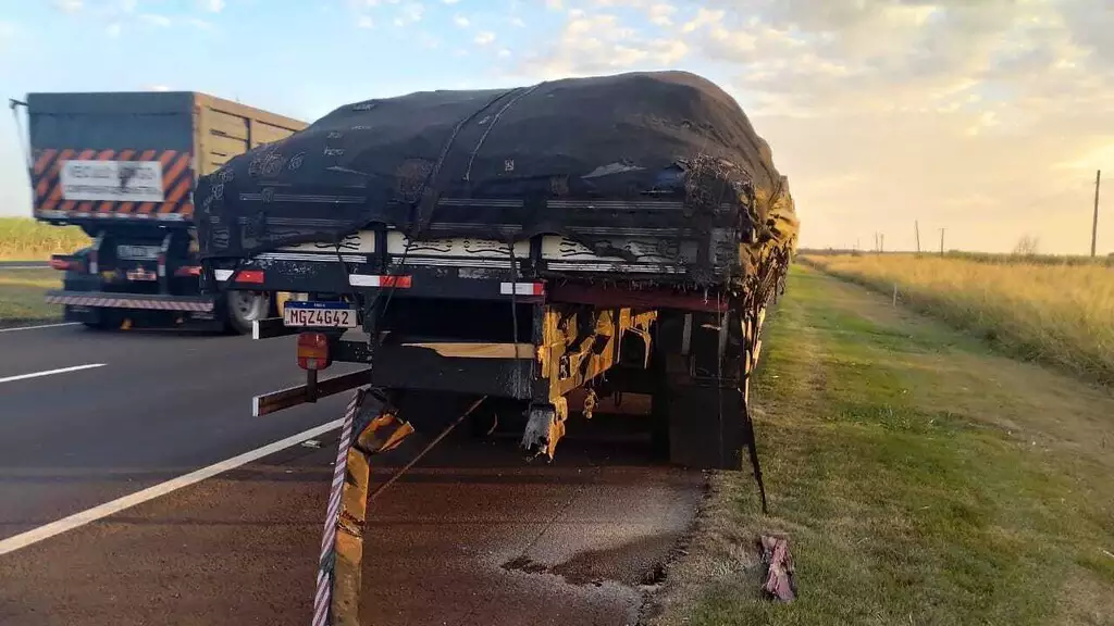 Motorista morre ao atingir traseira de caminhão na BR-163, em Caarapó