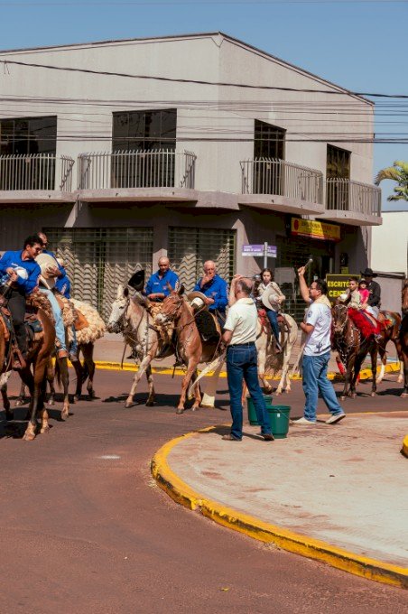 Com recorde de participantes, cavalgada oficializa lançamento da 31ª Expoac