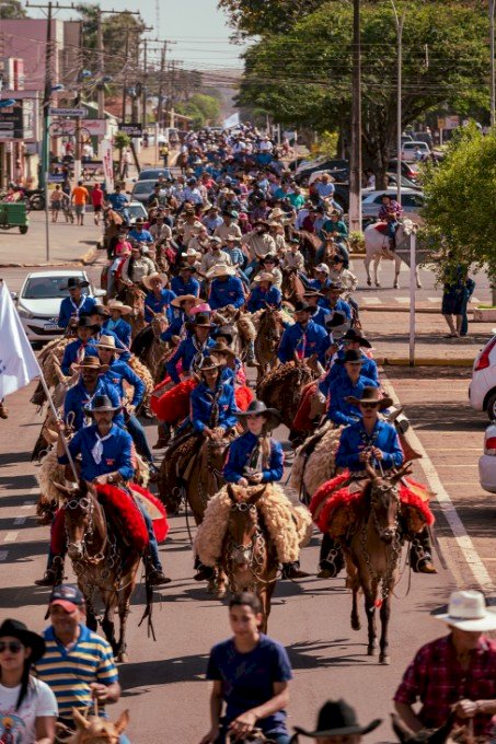 Com recorde de participantes, cavalgada oficializa lançamento da 31ª Expoac