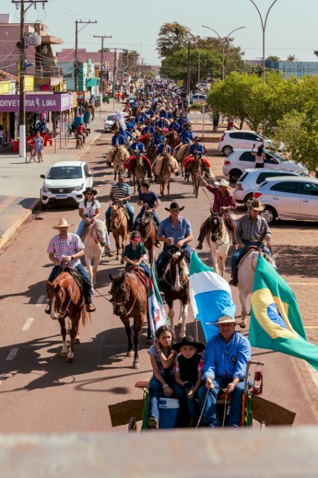 Com recorde de participantes, cavalgada oficializa lançamento da 31ª Expoac