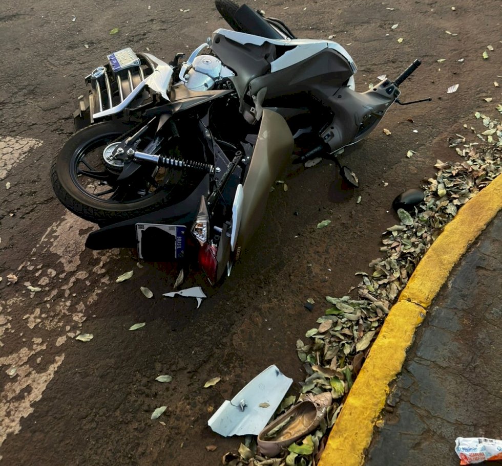 Agosto começa com acidente de trânsito entre carro e moto em Caarapó