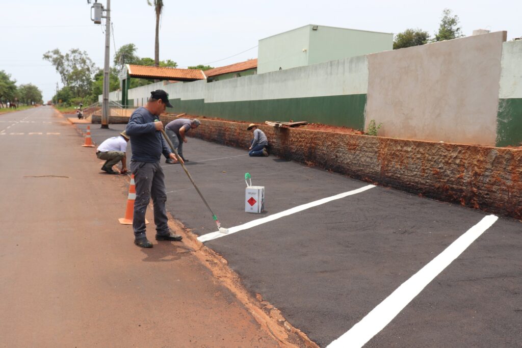 Estacionamento da Terezinha Mendonça é sinalizado e região ganha redutores de velocidade