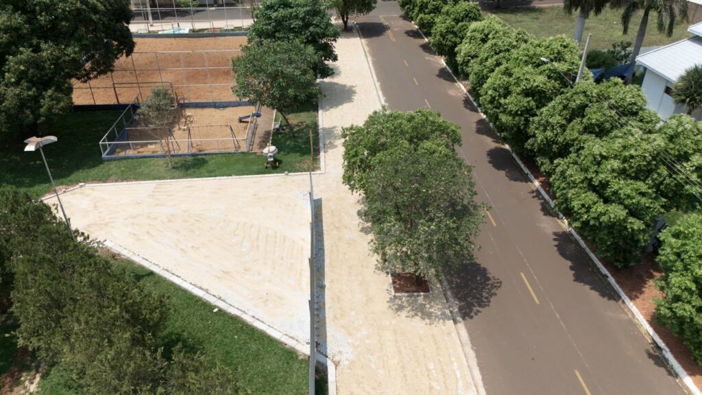 Obras de reforma e revitalização da Praça Santos Tomazelli avançam em Itaquiraí