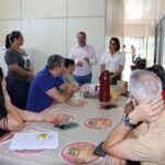 Secretaria Municipal de Educação realiza entrega de lembrancinhas para os professores da rede municipal de ensino em alusão ao Dia do Professor