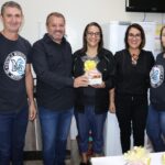 Secretaria Municipal de Educação realiza entrega de lembrancinhas para os professores da rede municipal de ensino em alusão ao Dia do Professor