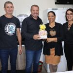 Secretaria Municipal de Educação realiza entrega de lembrancinhas para os professores da rede municipal de ensino em alusão ao Dia do Professor