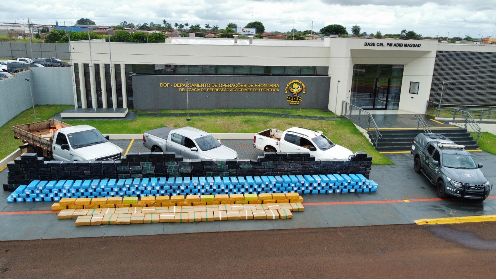 DOF faz maior apreensão de drogas do ano e apreende mais de 10 toneladas de maconha em caminhonetes roubadas